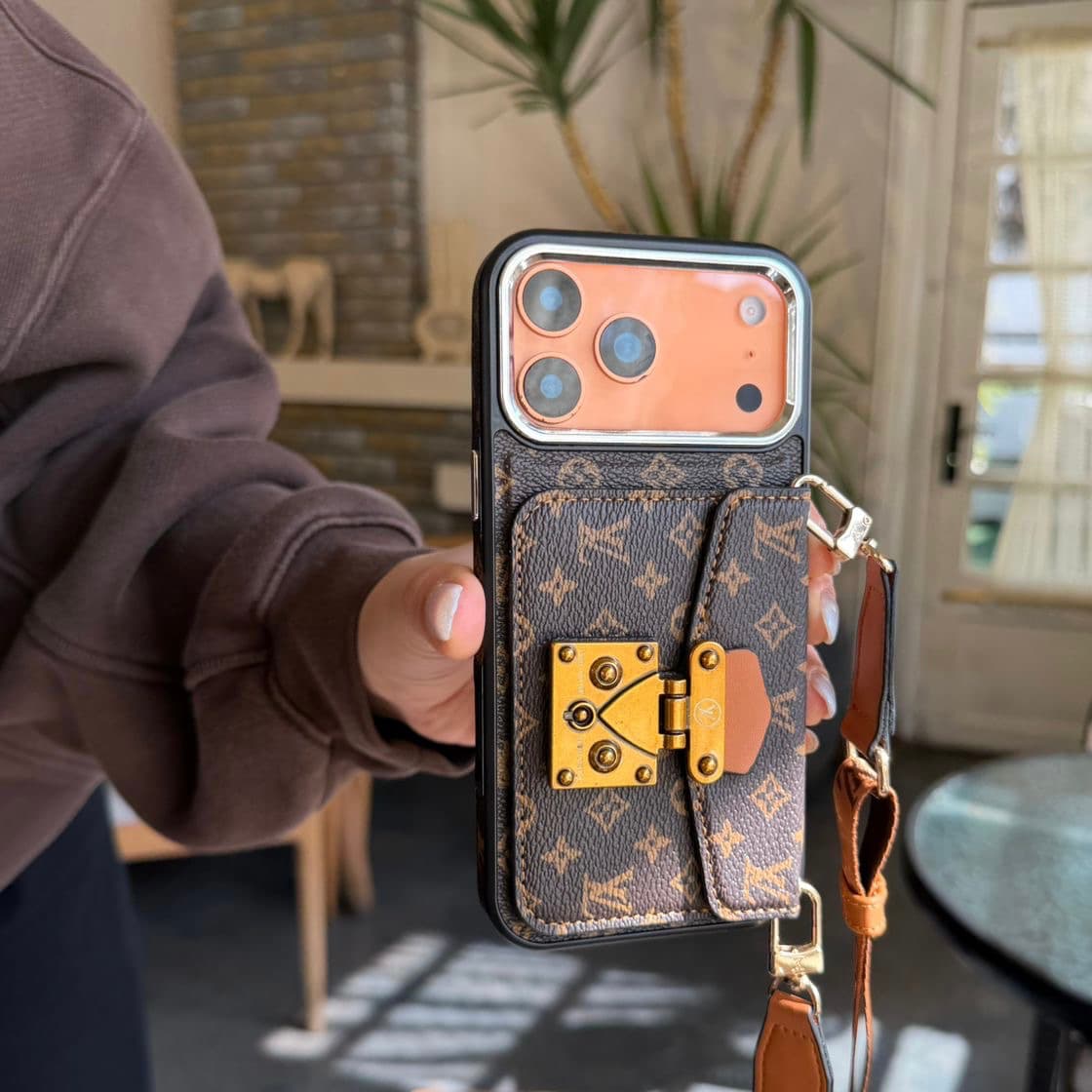 قاب Louis Vuitton جاکارتی لویی ویتون آیفون